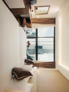 Azure Crown Hotel & Suite