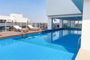 APARTAMENTO COMODO EN EQUIPETROL TOTALMENTE AMOBLADO CON 2TVS CON NETFLIX, PISCINA TEMPERADA, GYM, CINE y PARQUEO cerca de Mall Ventura, Cines, restaurants y supermercados