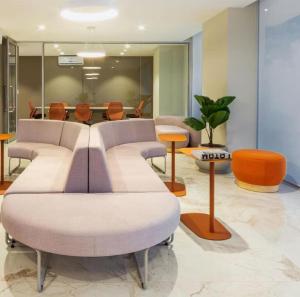 APARTAMENTO COMODO EN EQUIPETROL TOTALMENTE AMOBLADO CON 2TVS CON NETFLIX, PISCINA TEMPERADA, GYM, CINE y PARQUEO cerca de Mall Ventura, Cines, restaurants y supermercados