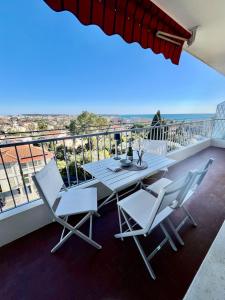Superb top floor, sea and mountain view