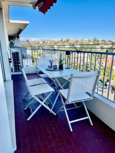 Superb top floor, sea and mountain view