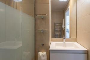 Superb top floor, sea and mountain view