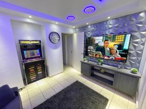 Modern Apartment in Levittown near Beach & Boulevard