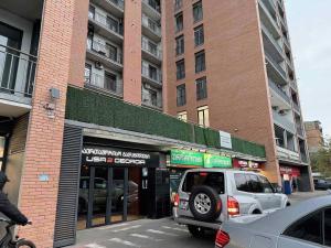 apartment in Tbilisi, Dighmis massive