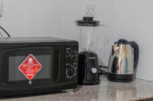 Turquoise Studio with Netflix & WIFI