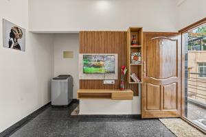 Park Town-1 BHK Susan Homestay, with Lift Wifi