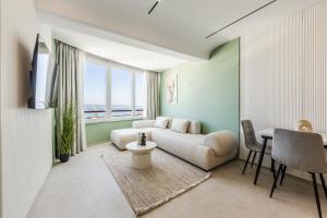 Marina Luxury Jacuzzi Suites by PS