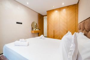 New 2BR AC 5min from City Center-4 to 5Guests