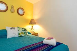 Ocean View 2BR Apt at Resort, 1 Block to the Beach