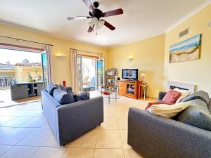 Casa Antonius, Sun & Pool Balaia Home by BeCherish