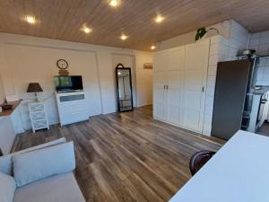 Two room apartment near buss station and border