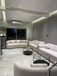 The Villa Exotica with Pool, Lawn and Games - Alibag