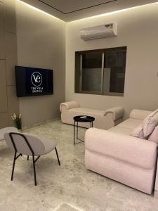 The Villa Exotica with Pool, Lawn and Games - Alibag