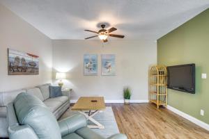 Walk to the Beach! New Smyrna Hideaway with Patio