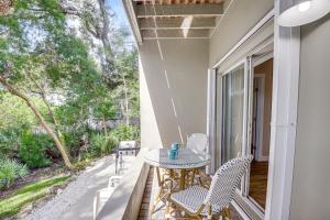 Walk to the Beach! New Smyrna Hideaway with Patio