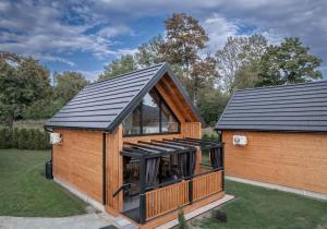 Nova Osada Widok na Góry - domki z prywatnym jacuzzi