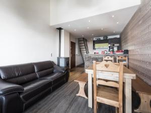 Duplex rénové avec balcon, skis aux pieds, animaux acceptés - FR-1-502-466