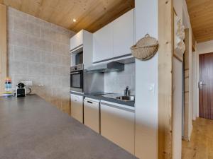 Appartement rénové 2 pièces, proche pistes, balcon - FR-1-502-575