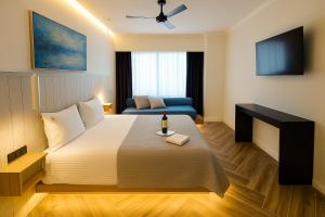 Triple A - Psiri Urban Glow Studios at Theatrou Square II Free Parking!
