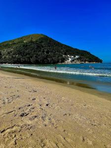 Apartamento Novo Martim de Sá - Beira Mar - Piscina - Ar Condicionado