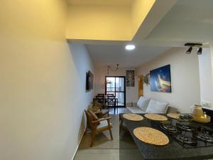 Apartamento Novo Martim de Sá - Beira Mar - Piscina - Ar Condicionado