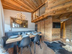 Appartement raffiné avec cheminée, balnéo et Wi-Fi à Val-d’Isère - FR-1-694-44