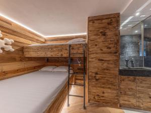 Appartement raffiné avec cheminée, balnéo et Wi-Fi à Val-d’Isère - FR-1-694-44