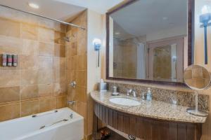 3022 Studio Getaway in Suncadia with Spa, Ski, Golf, Hike & More!