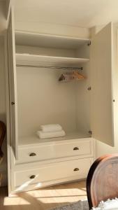 Romantic 1830 Georgian Apartment - Prime Location