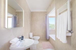 Villa 7BR & 7BA with Pool & Backyard in a Prime Location!