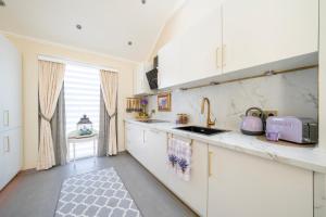 Spacious 3 Bedroom Home with Terrace and Free Parking