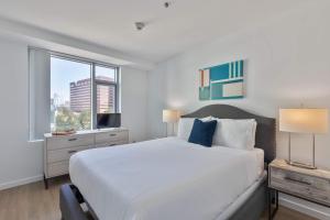 Spacious Apartment On Water