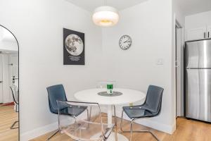 Bright King Bed Escape Pondview Half mile to Beach