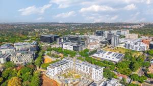 One Rosebank Studio Apartment- Triple 5 Haus