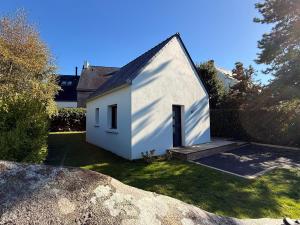 Maison à 50m de la plage et du sentier côtier GR34 au Cabellou