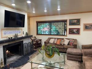 Casa del Bosque - Hermosa y Cálida Cabaña en Huitzilac - 22 huéspedes