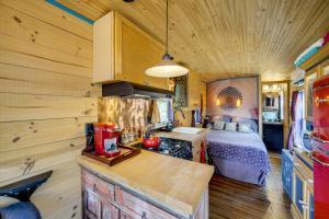 Walk to Lake Travis Austin Tiny Home with Hot Tub!