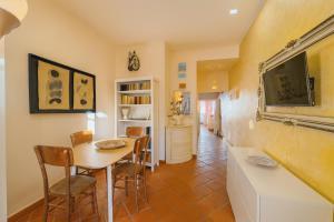 Dimora del Borgo with balcony in Saint Peter