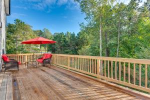 11 Mi to Dtwn Luxe Atlanta Retreat with Deck and Yard