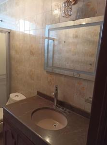 Casa céntrica, 4 recamaras, cochera para 2 autos