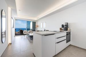 Bayview Hills Suite by Casasol