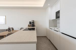 Bayview Hills Suite by Casasol