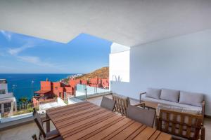 Bayview Hills Suite by Casasol