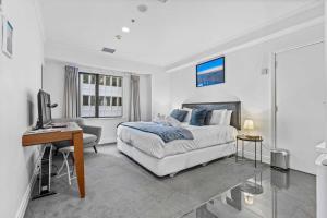 Cozy Room with King Bed, Gym and Pool Zodiak Stays