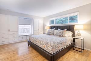 Spacious 4BD Beach House - Pet-Friendly - EVCharge