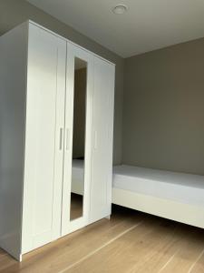 Peaceful rooms in a Modern and comfortable home