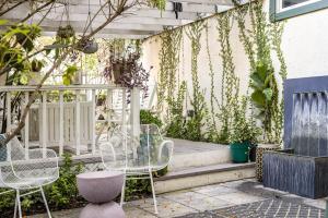 The Whitley Heights Sweet Escape With Jacuzzi and parking