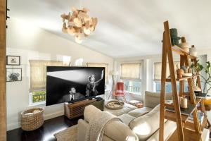 The Whitley Heights Sweet Escape With Jacuzzi and parking