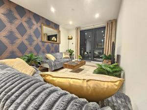 LUX 2Bed 2Bath Apartment with Terrace City Center