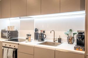 LUX 2Bed 2Bath Apartment with Terrace City Center